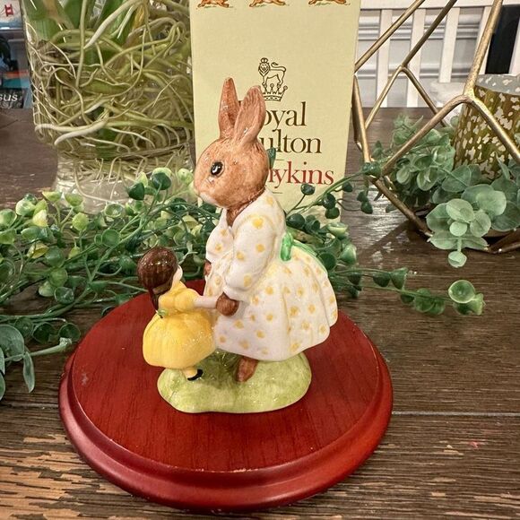 ROYAL DOULTON Dollie‎ Bunnykins Playtime Vintage Ceramic Figurine with Box - Picture 3 of 7